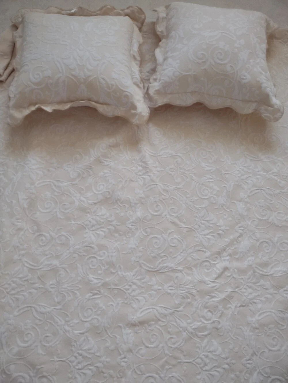 Royal Velvet Matelasse King Coverlet + 2 Decorative Pillows With Flange